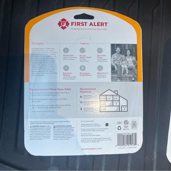 First Alert Smoke Alarm Set - Picture 5 of 6